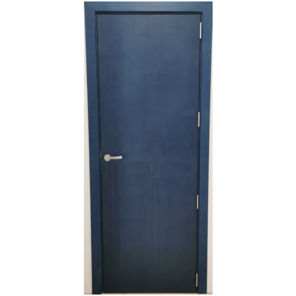 интересна врата със син цвят байц